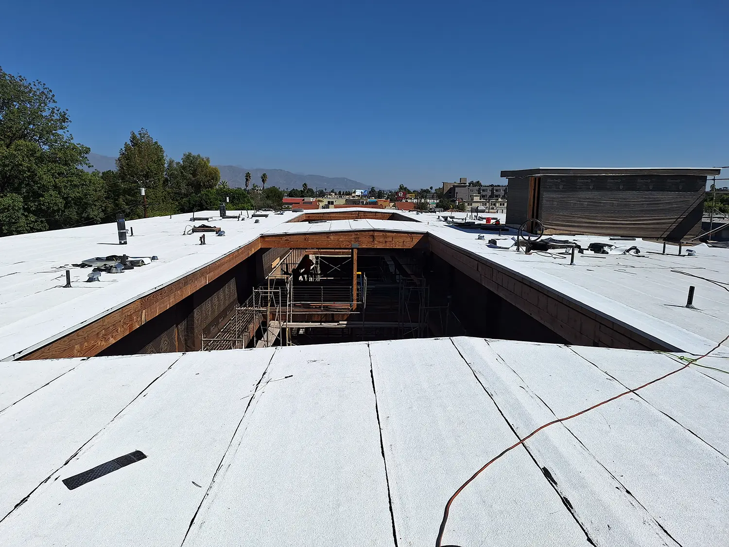 Roofing waterproofing Los Angeles